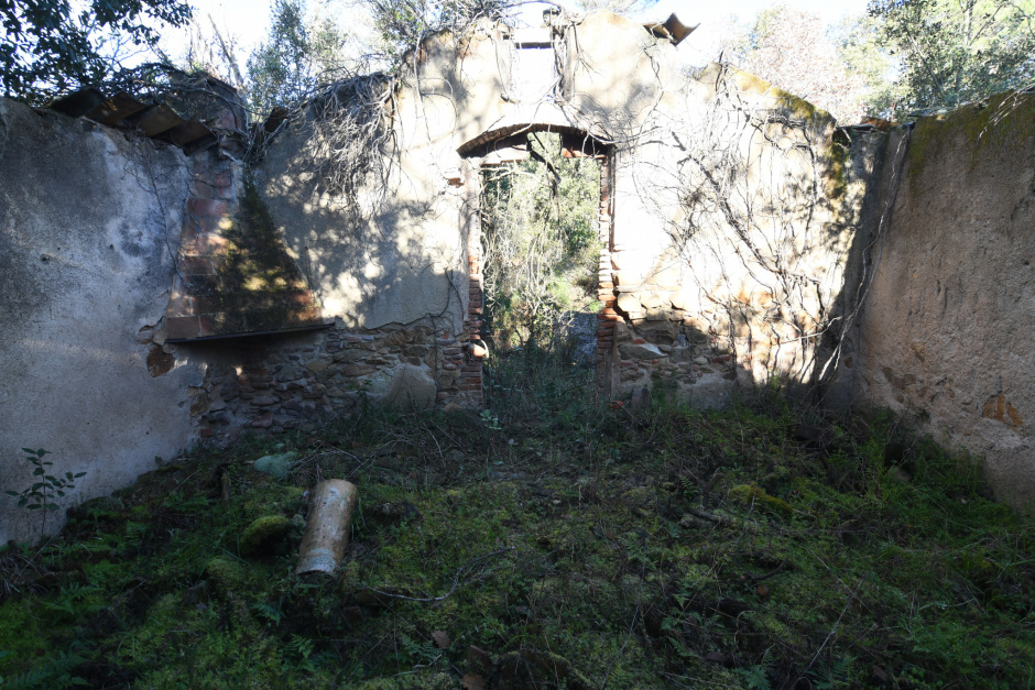 Barraca del rei. Interior, sense coberta.