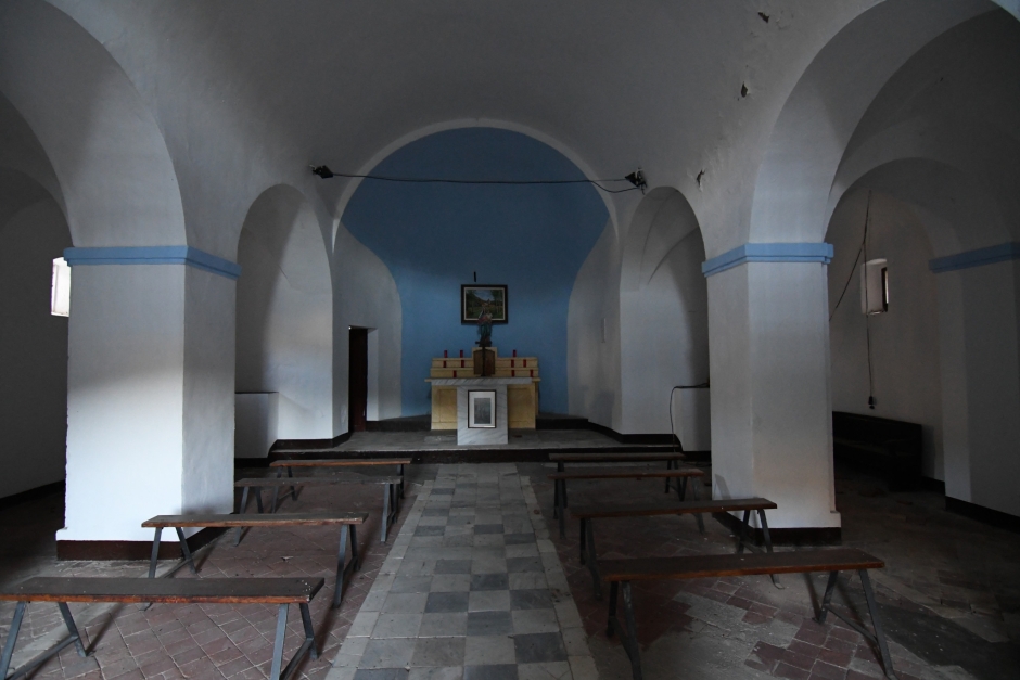 Sant Andreu de Ramió. Interior de la nau i altar al fons.