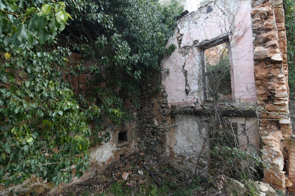 Can Vidalet. Restes de l'interior de la casa.