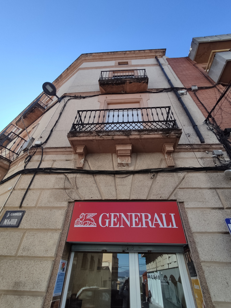 Façana ubicada al carrer Major