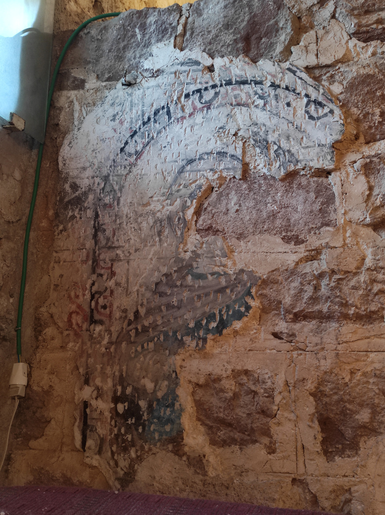 Restes de pintures murals. 