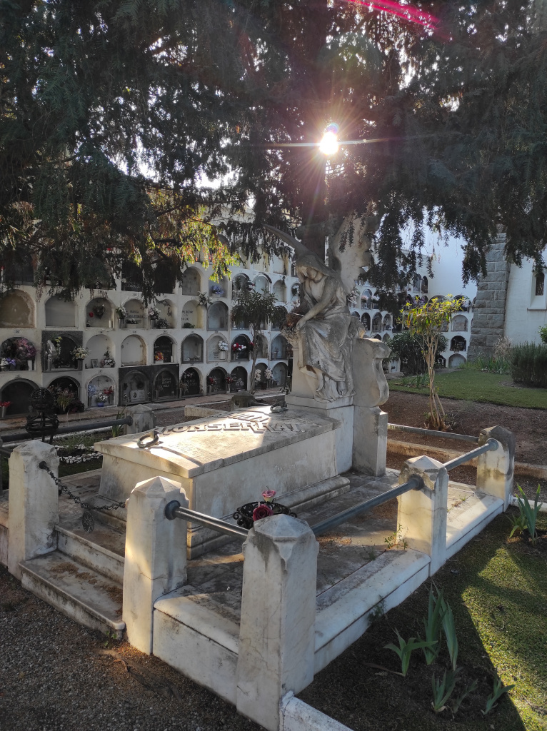 Panteó família Montserrat