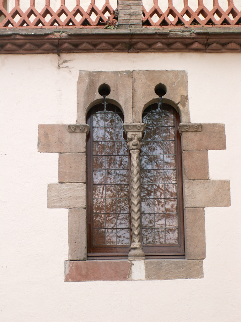 Estat actual de la finestra de can Terme de la Parra al Museu de l'Enrajolada