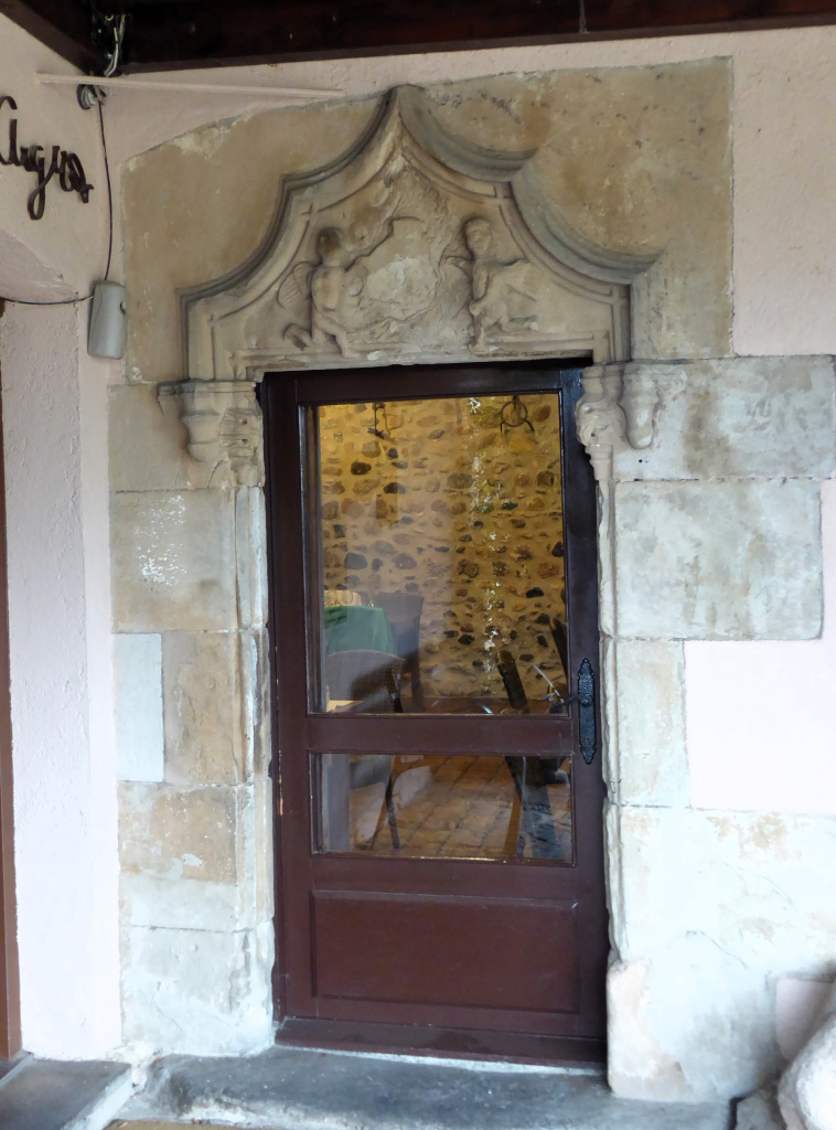 Portal de l'antiga capella