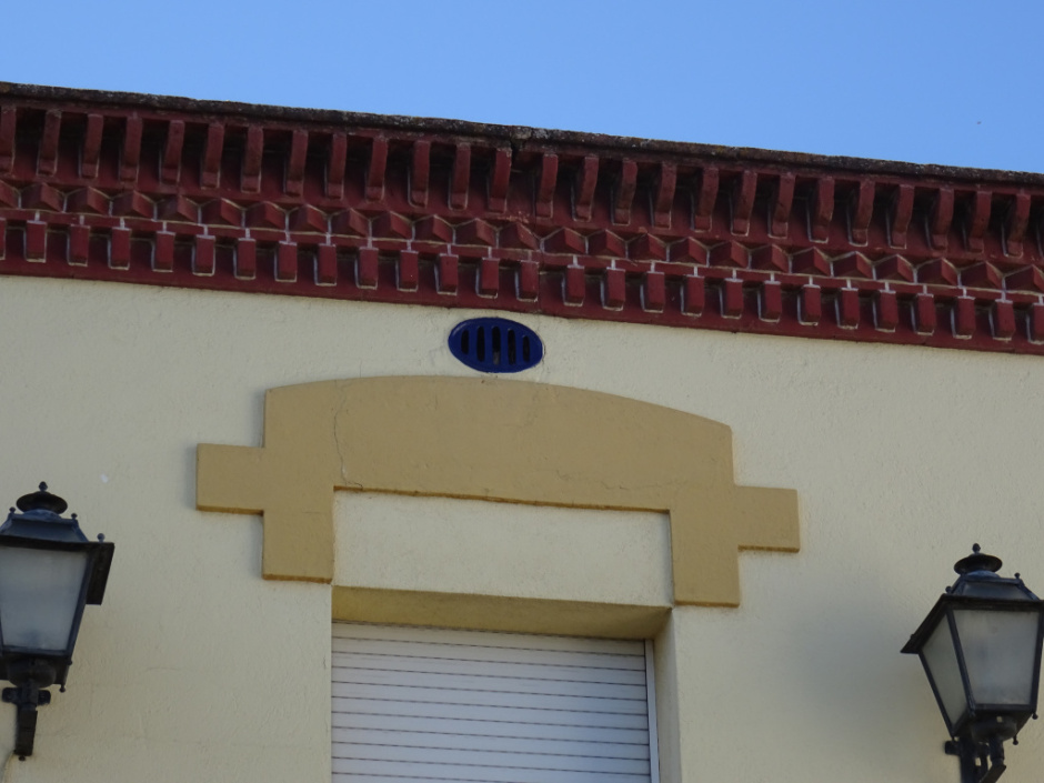 Detall de la finestra de Can Sant Pere