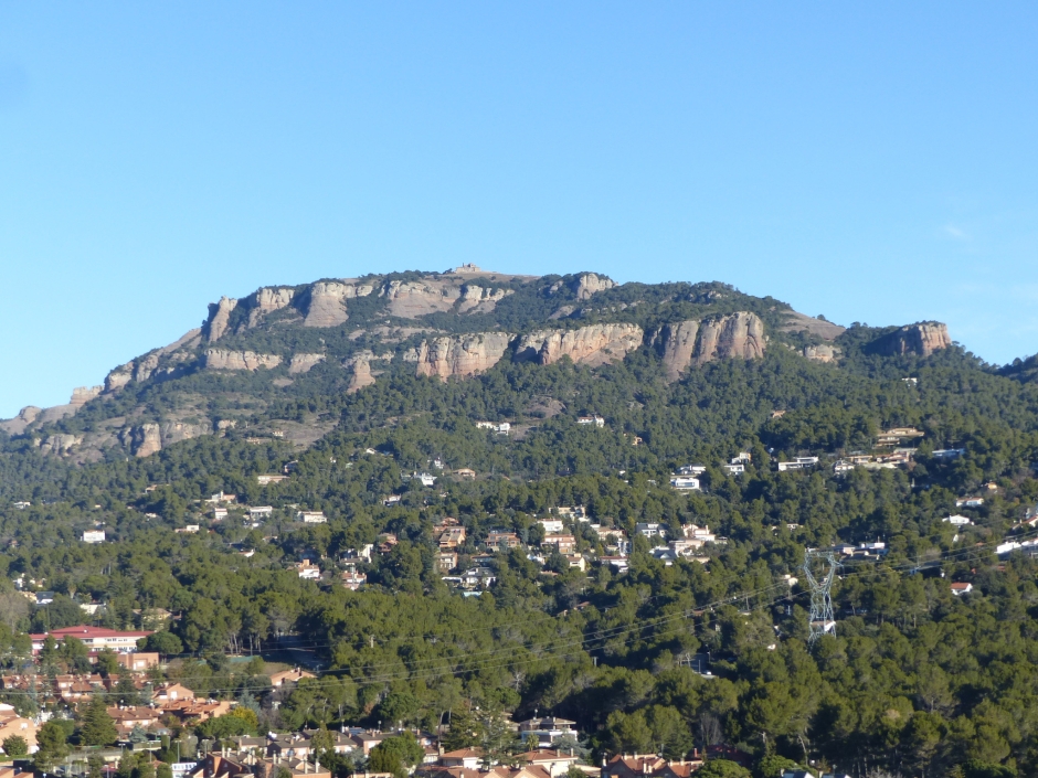 Vista General de La Mola des del Coll de la Font de la Riba.