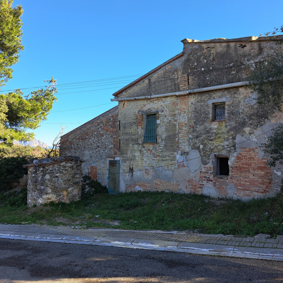 Façana posterior i pou