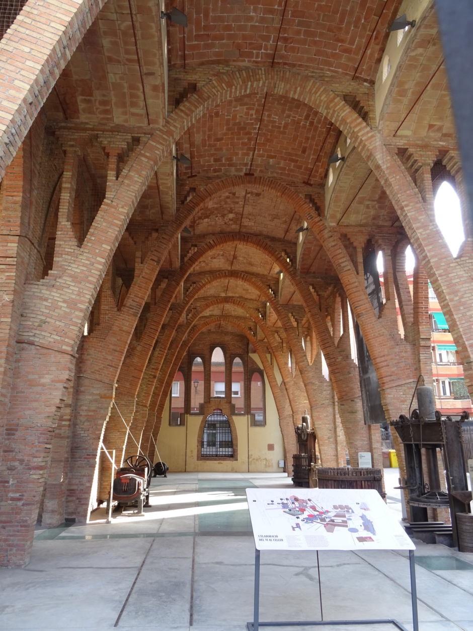 Fotografia de la nau del Celler Cooperatiu