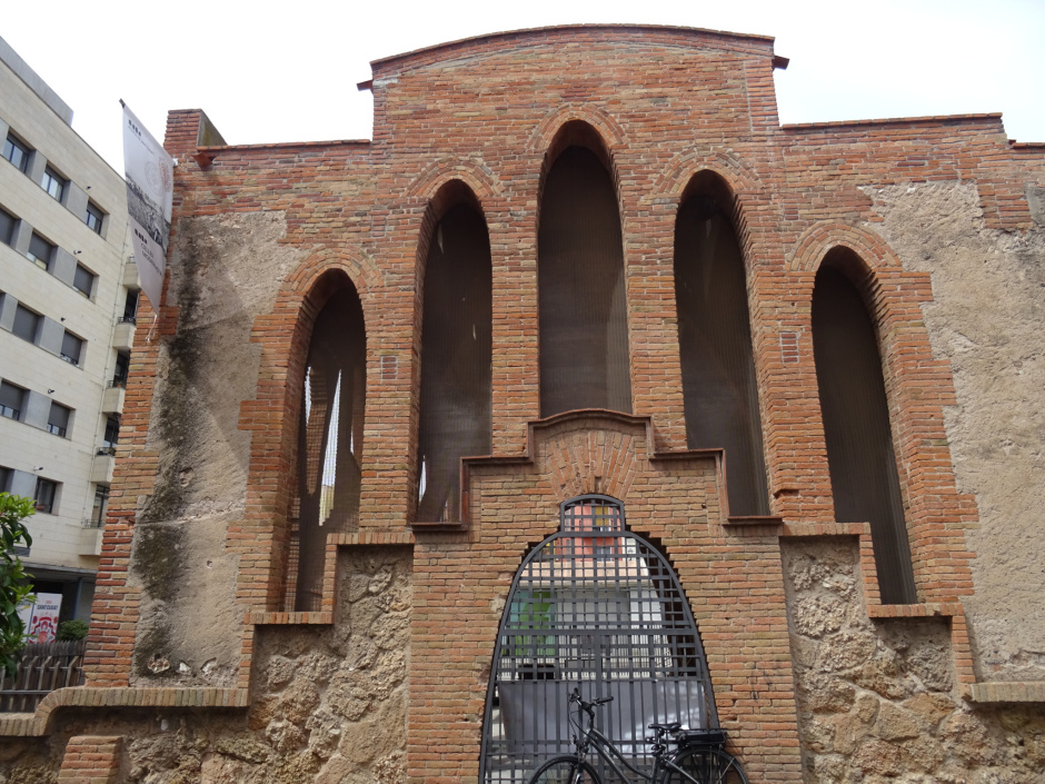 Façana del Celler Cooperatiu al carrer de Sant Medir