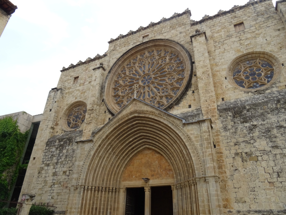 Façana de l'església del monestir de Sant Cugat del Vallès