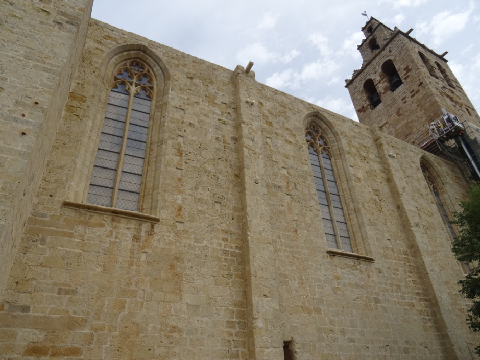 Façana lateral de l'església del monestir de Sant Cugat del Vallès