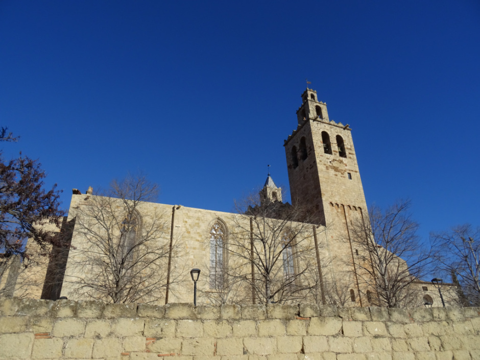 Façana lateral de l'església del monestir de Sant Cugat del Vallès