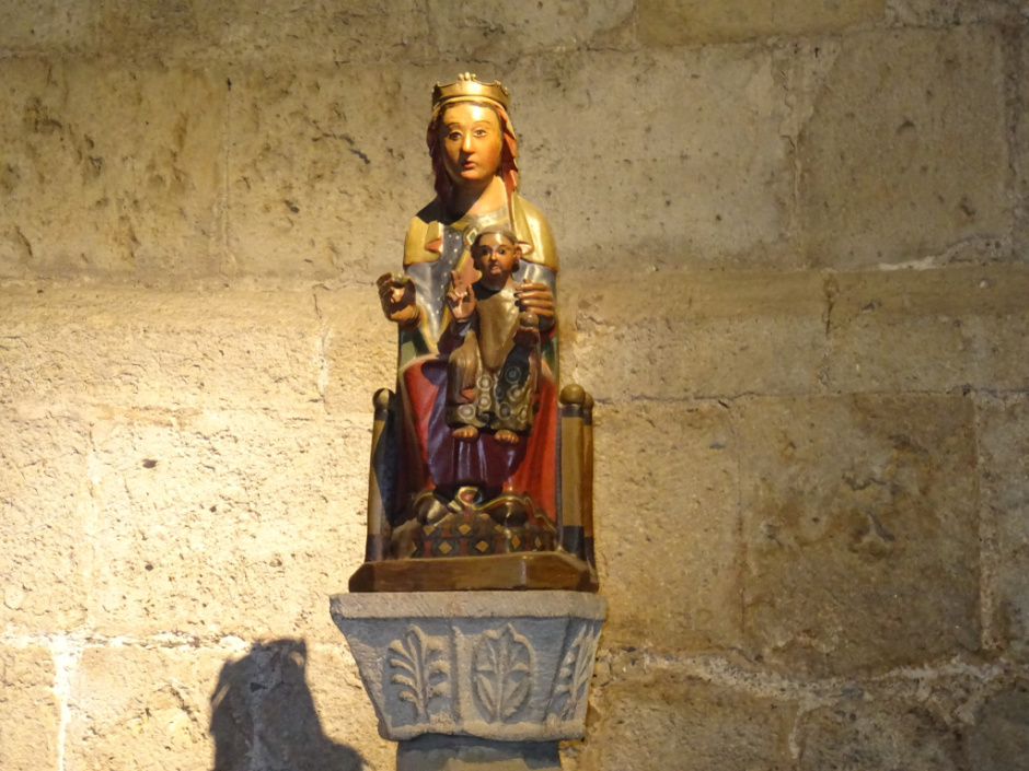 Escultura de la Mare de Déu del Bosc.