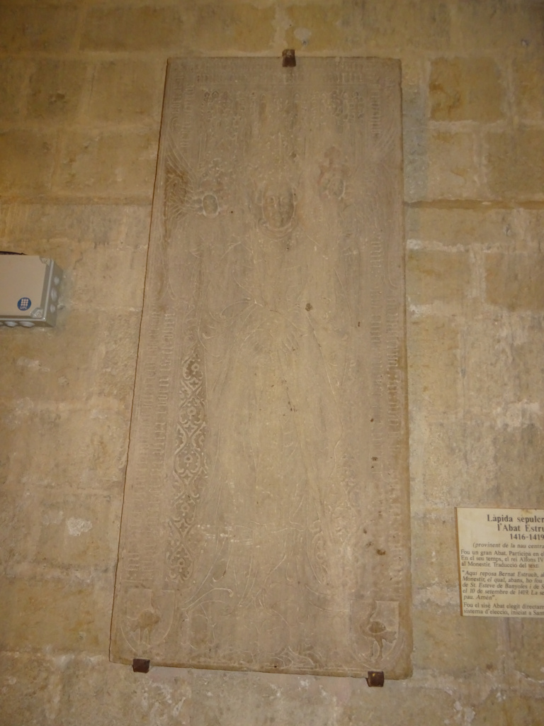 Làpida sepulcral de l'abat Estruch
