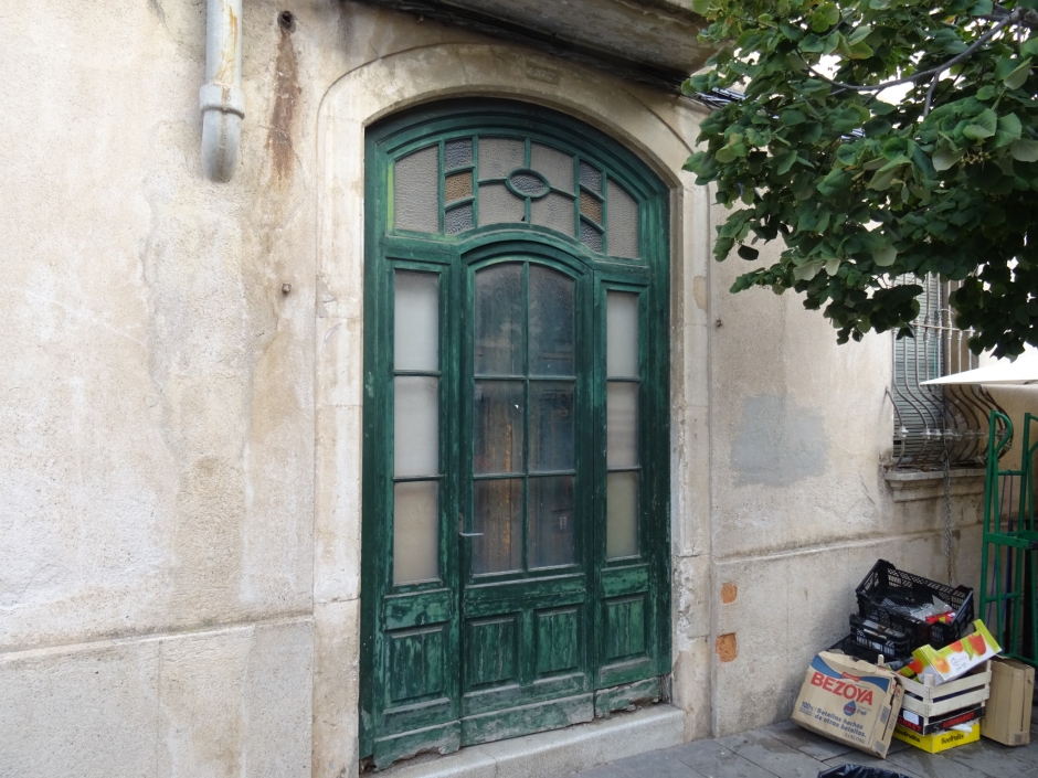Porta d'accés a l'edifici del carrer Valldoreix núm. 78