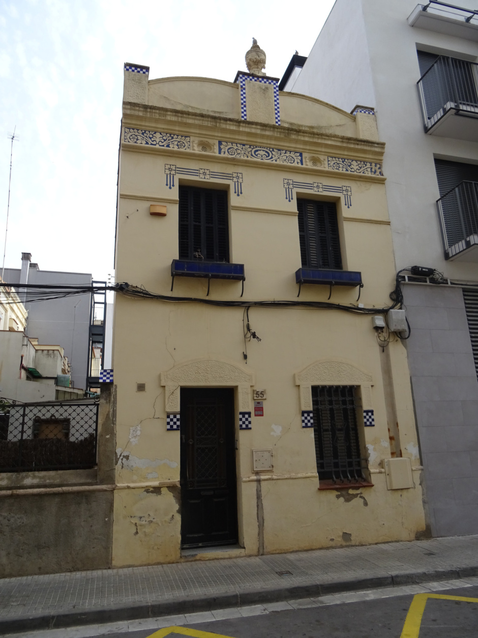 Casa de la Barriada Vallès al carrer Vallès número 55.