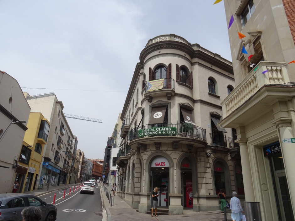 Façana de Cal Barbany entre el carrer Rius i Taulet i el carrer Endevallada