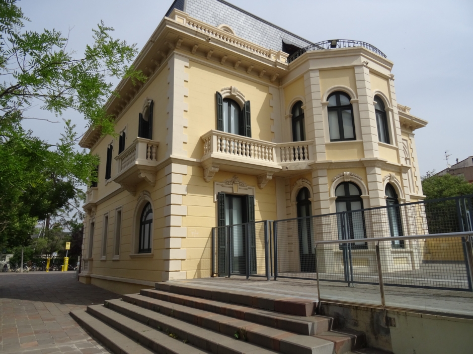 Part posterior de l'edifici de Cal Maristany