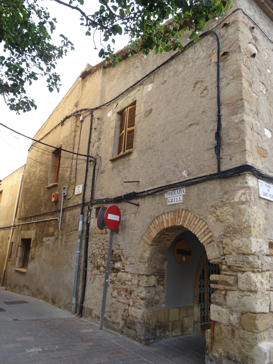 Façana lateral de Cal Ros Barber al carrer de Sallés