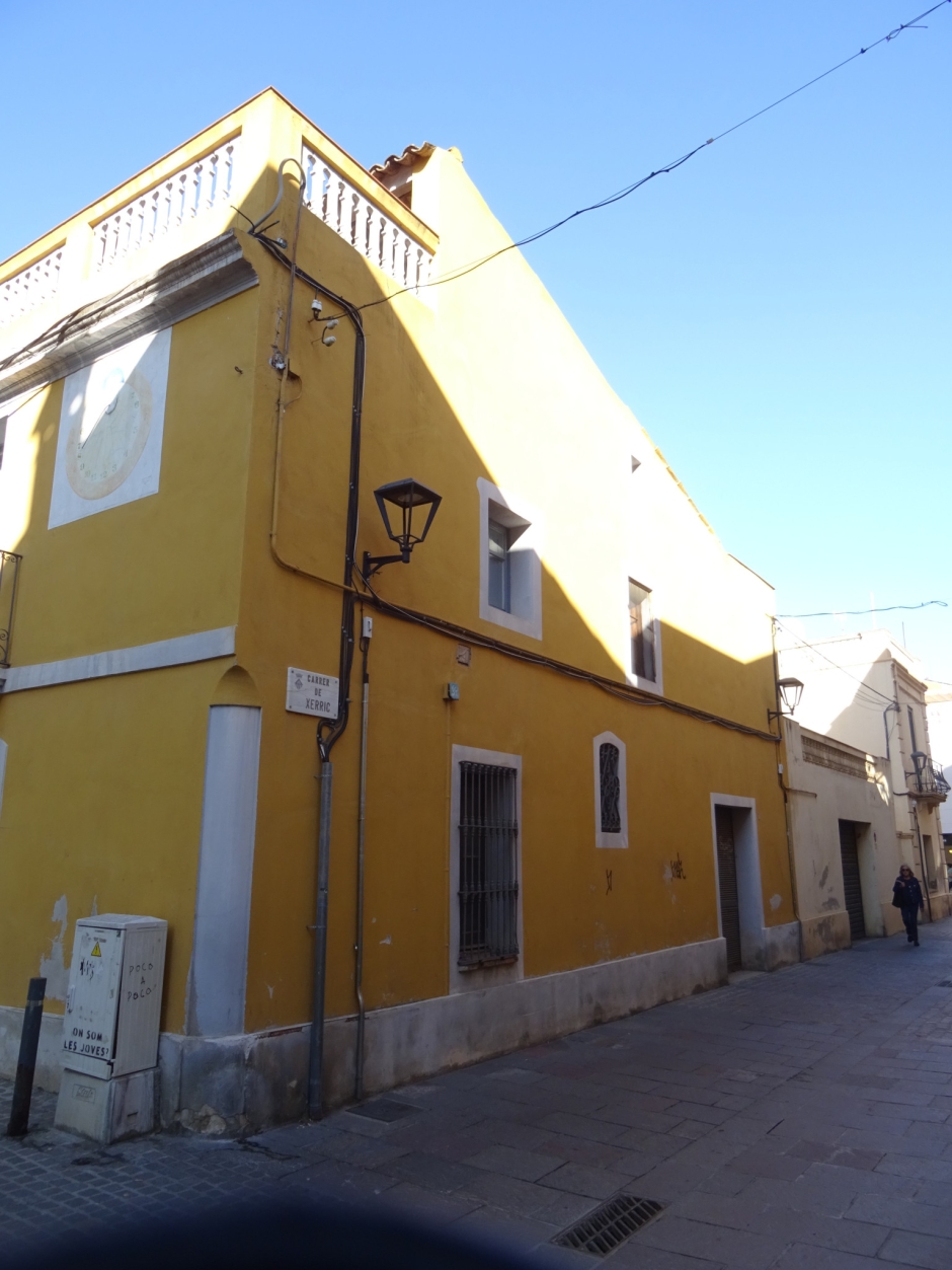 Façana lateral de Cal Salero al carrer Xerric