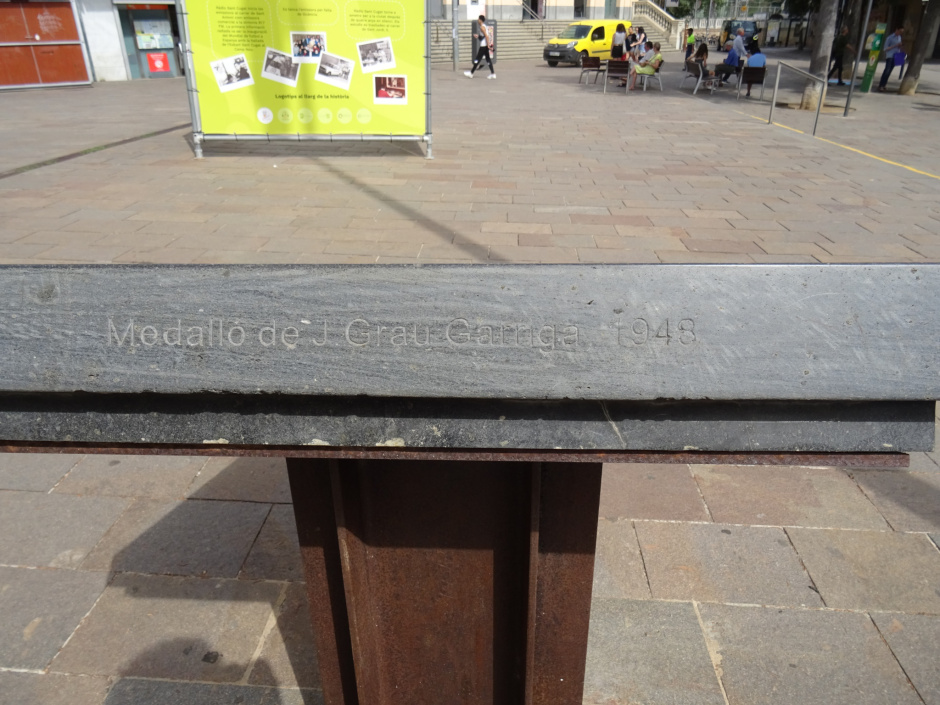 Detall del monument a Lluís Millet