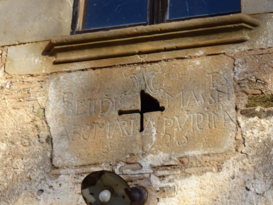 Inscripció sobre el portal de Can Bell