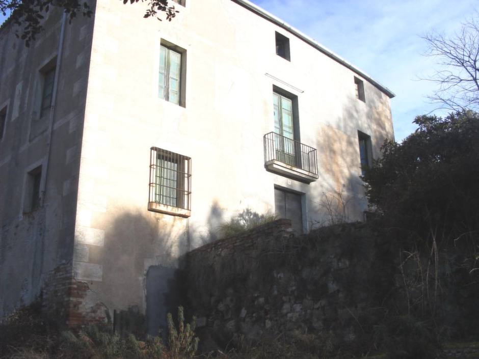 Façana principal de Can Boba (Ajuntament de Sant Cugat del Vallès, 2008).