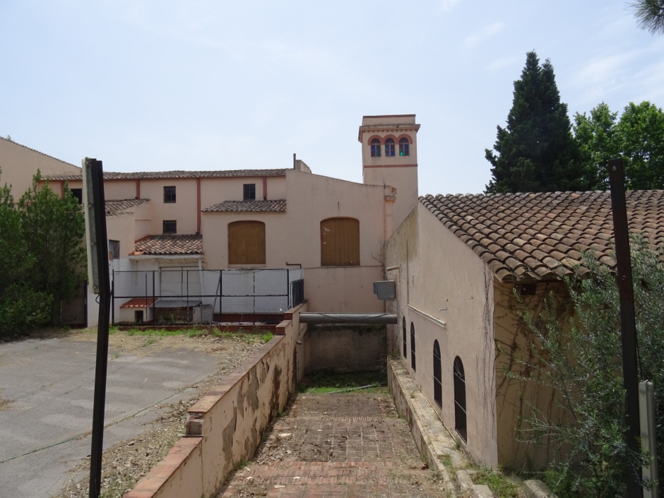 Façana posterior de la masia de Can Cabassa.