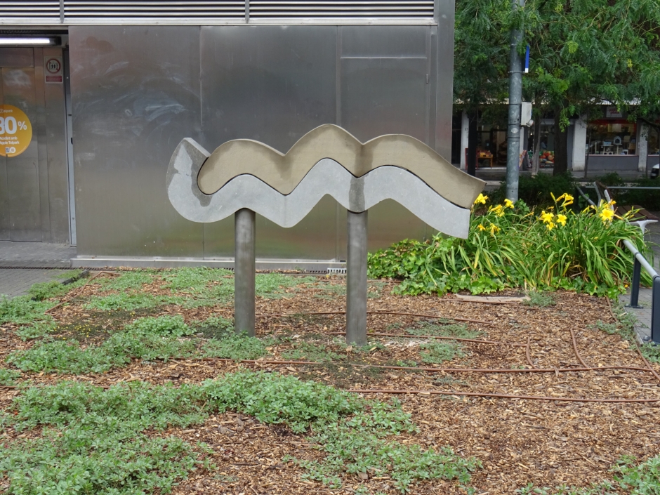 Monument del Club Muntanyenc situat a la plaça de la Vila