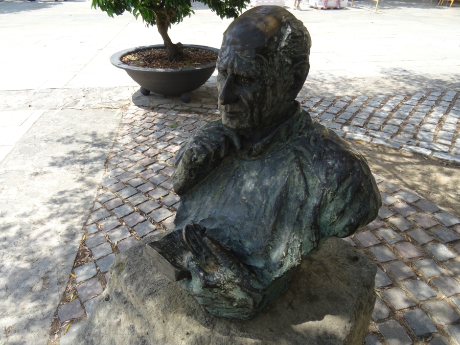 Monument a Miquel Cabanas i Alibau