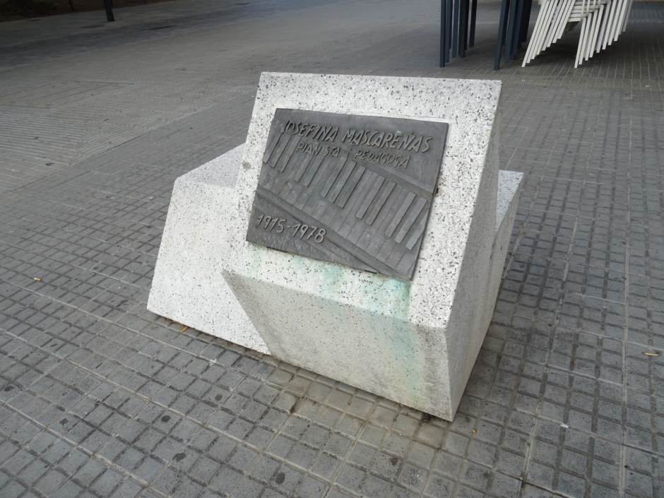 Monument a Josefina Mascareñas