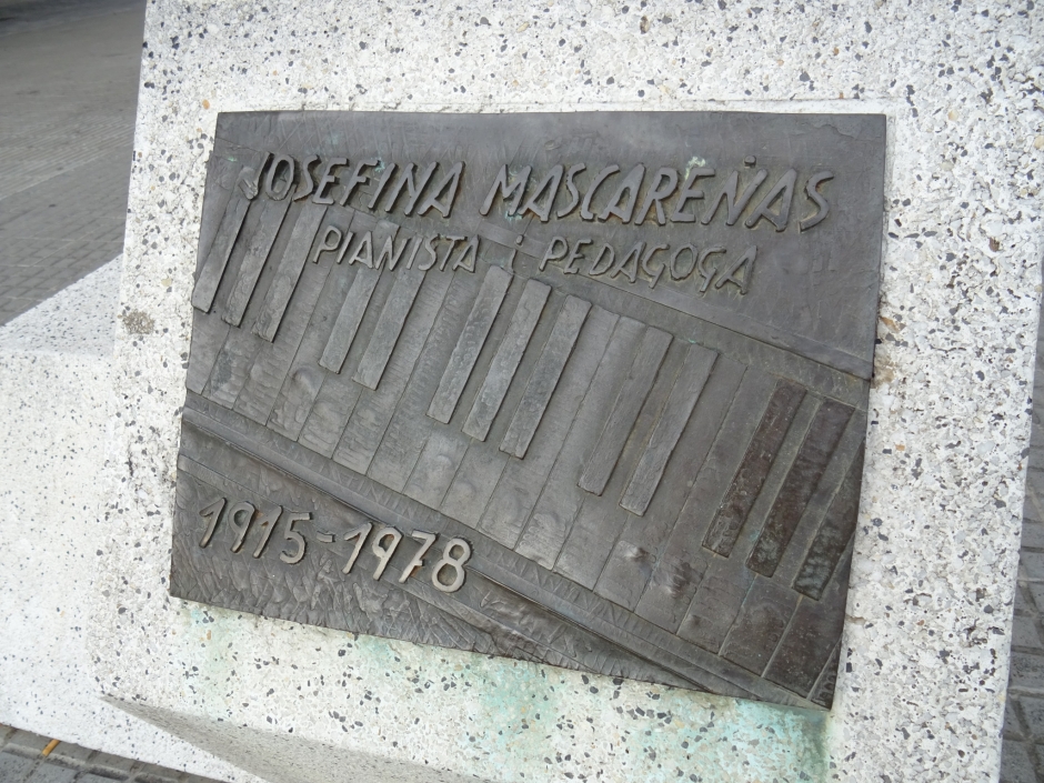 Detall del monument a Josefina Mascareñas