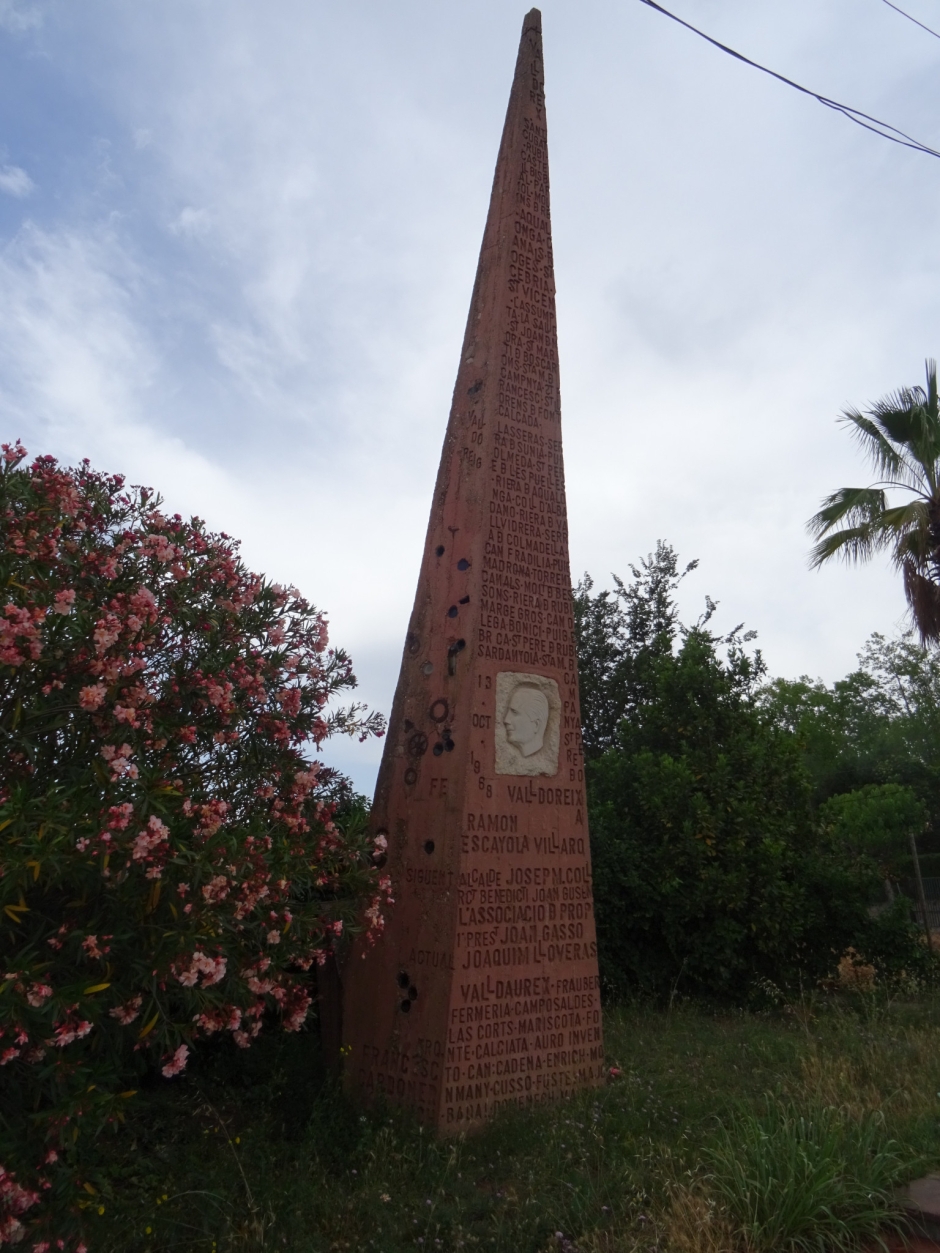 Monument a Ramon Escayola