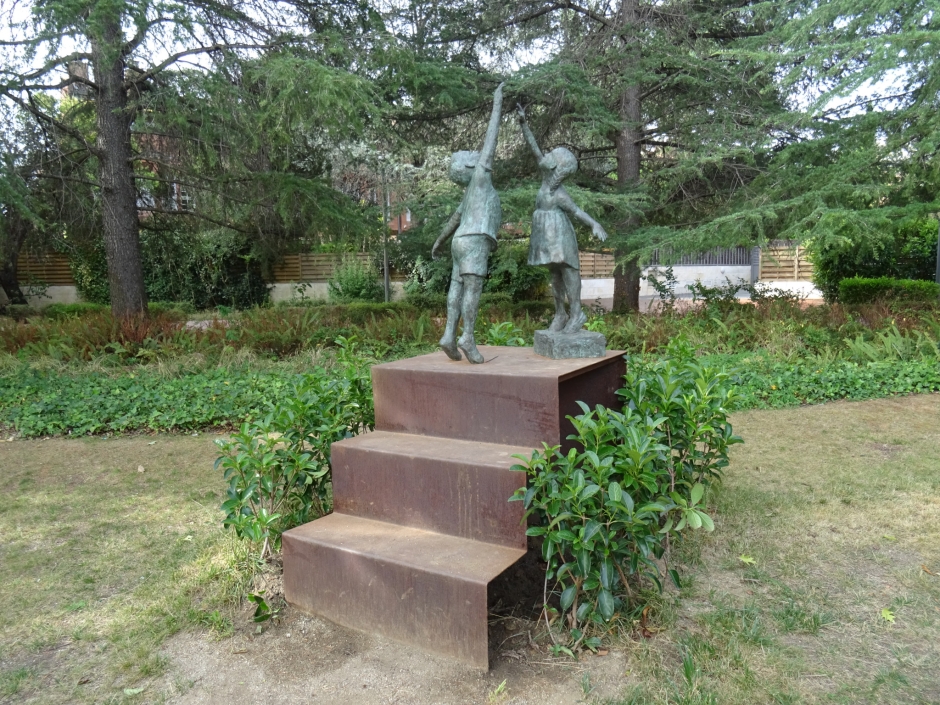 Monument Escala - Escola