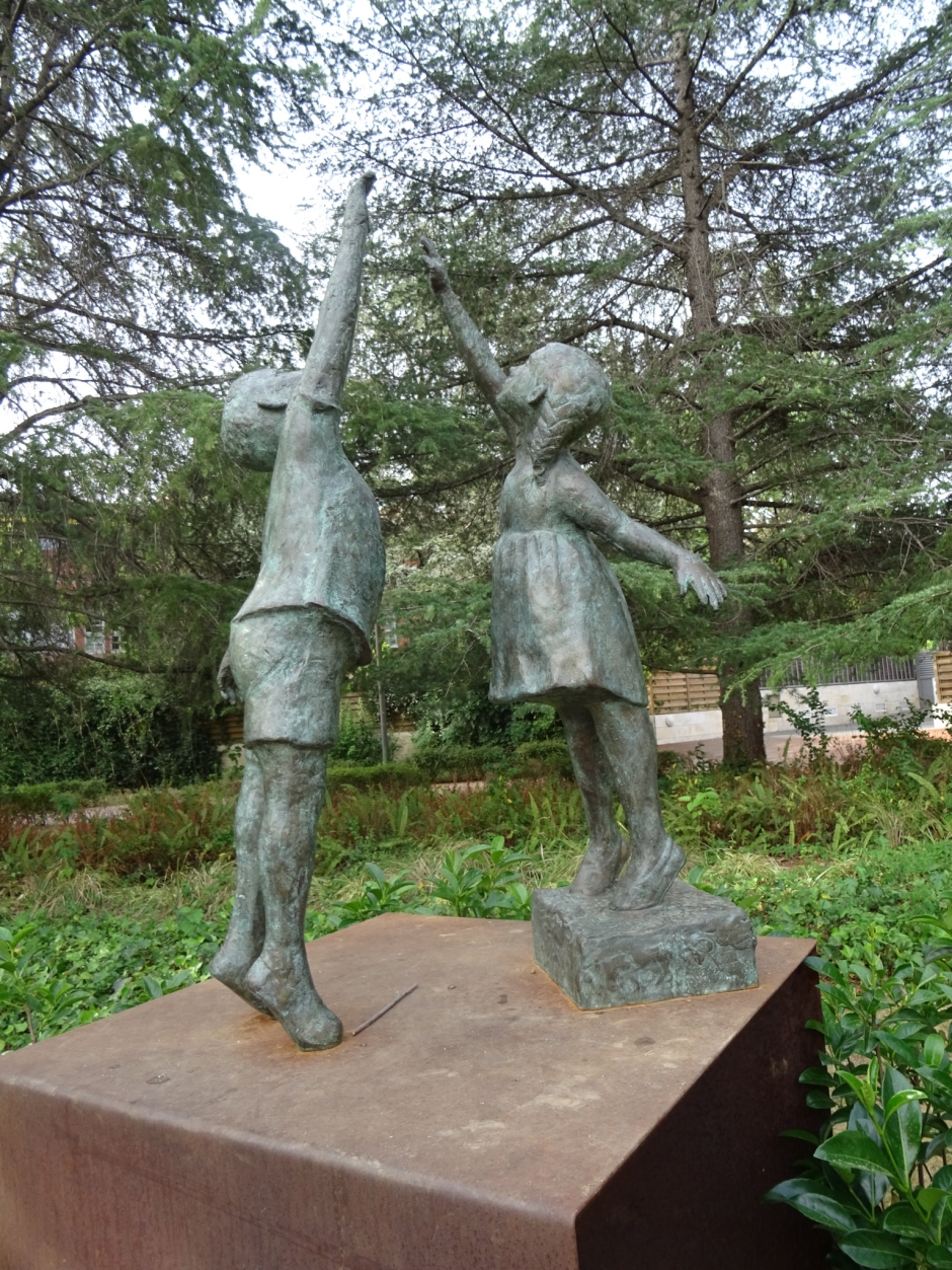 Monument Escala - Escola