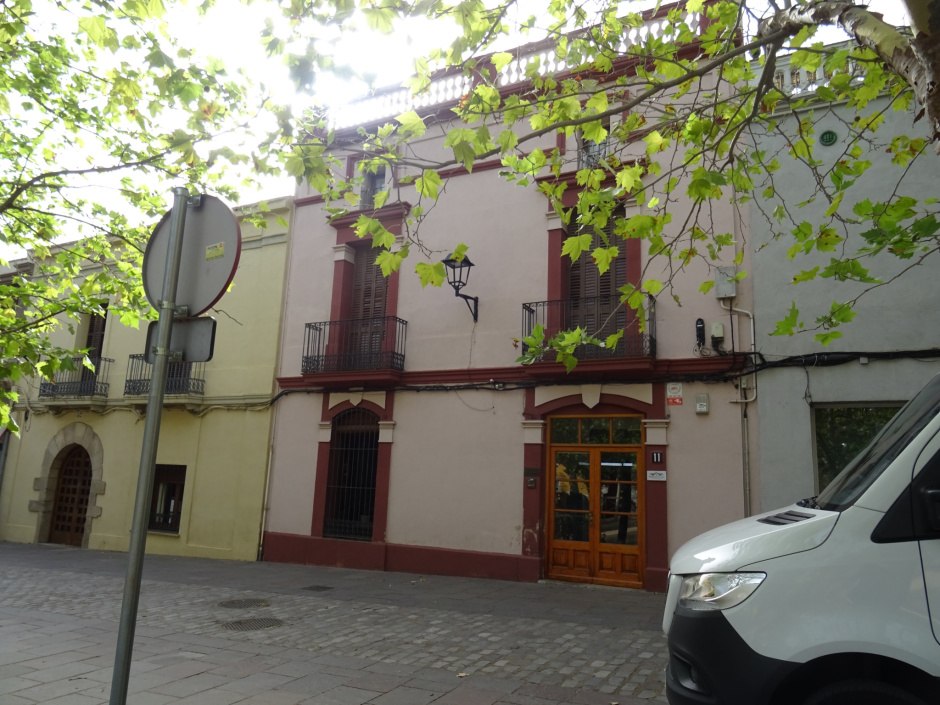 Façana de la casa de Tomàs Pla a la plaça de Barcelona