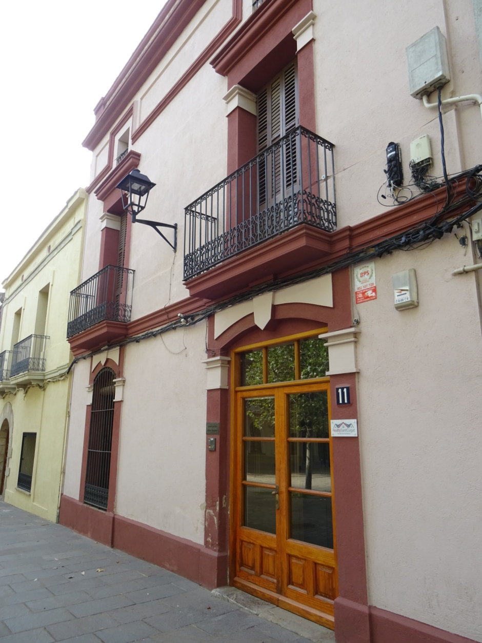 Façana de la casa de Tomàs Pla a la plaça de Barcelona