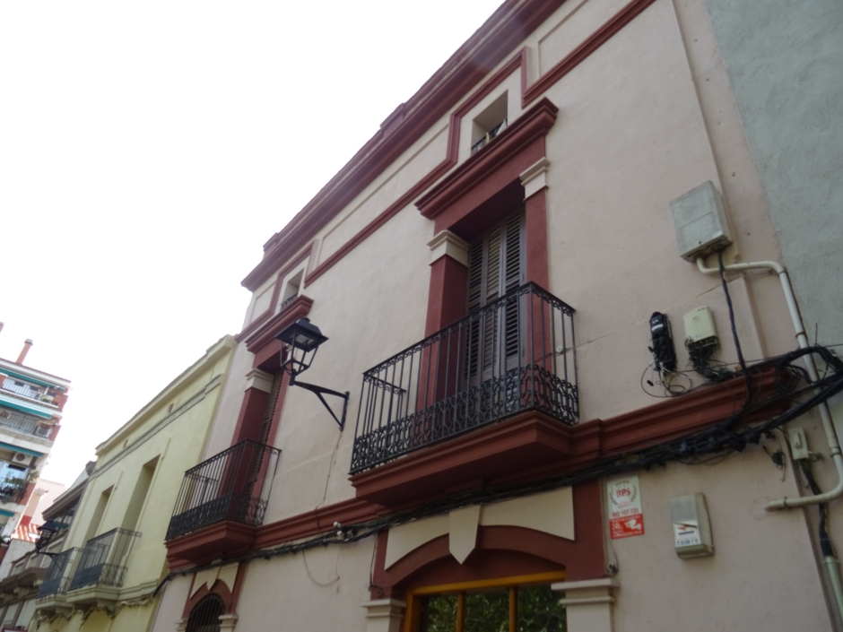 Façana de la casa de Tomàs Pla a la plaça de Barcelona