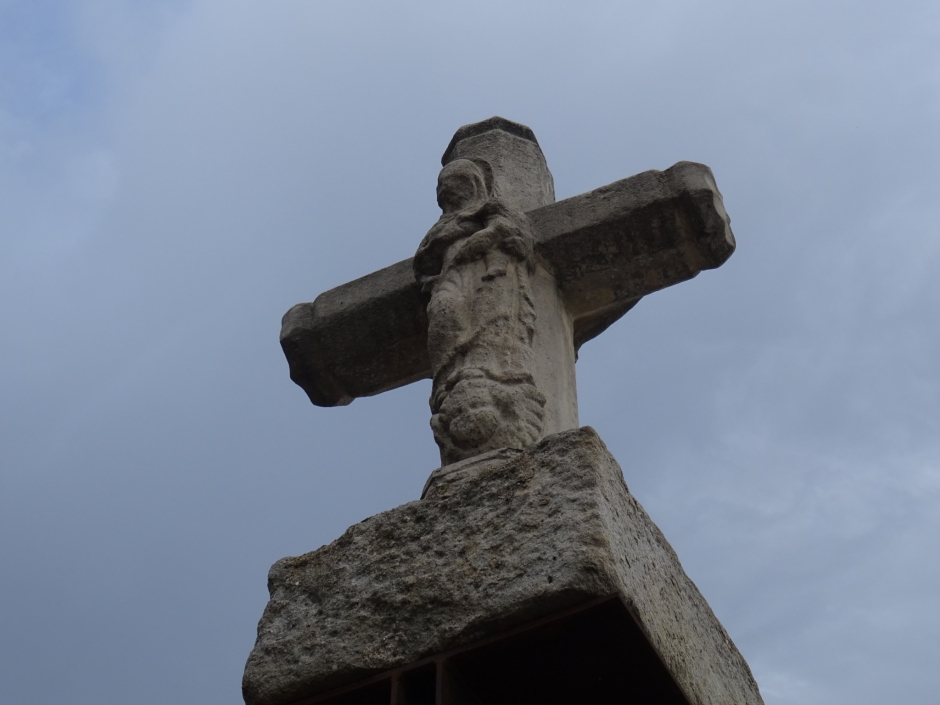 Relleu esculpit de la Mare de Déu de la Creu Trencada
