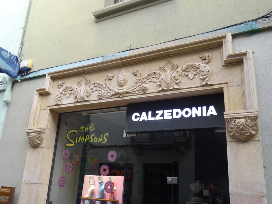 Detall ornamental de la casa del carrer Santa Maria número 31.