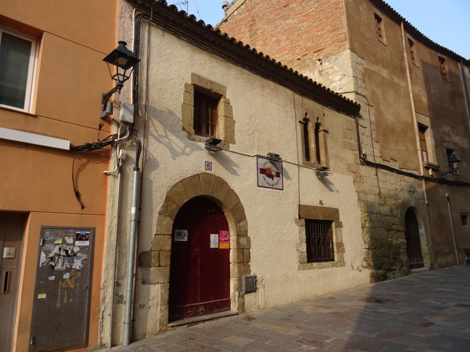 Façana principal de l'edifici de la Penya Blaugrana.