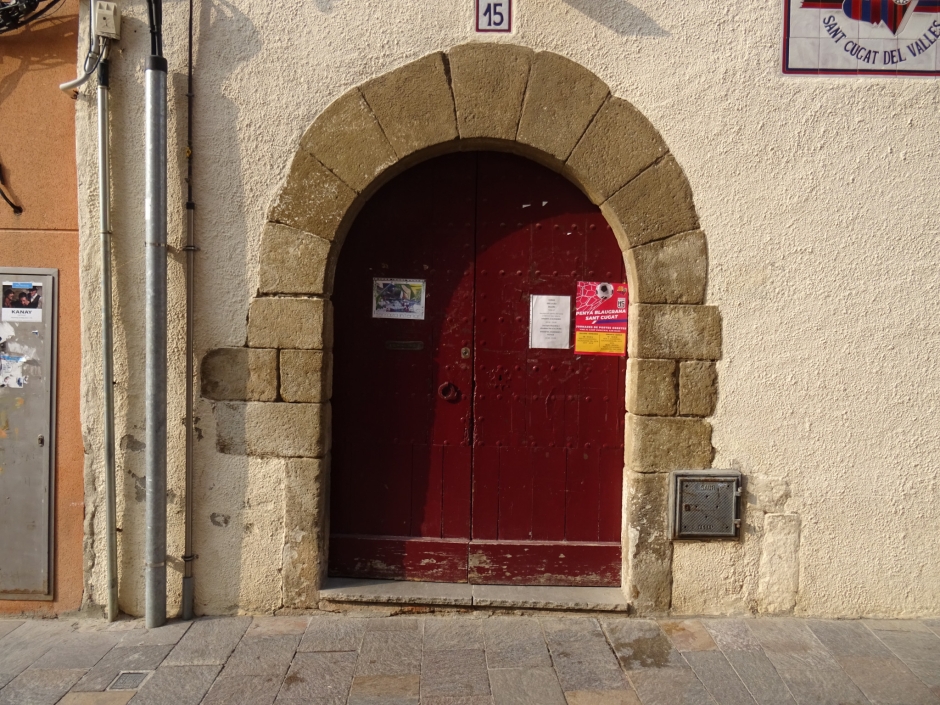 Portal de l'edifici de la Penya Blaugrana.