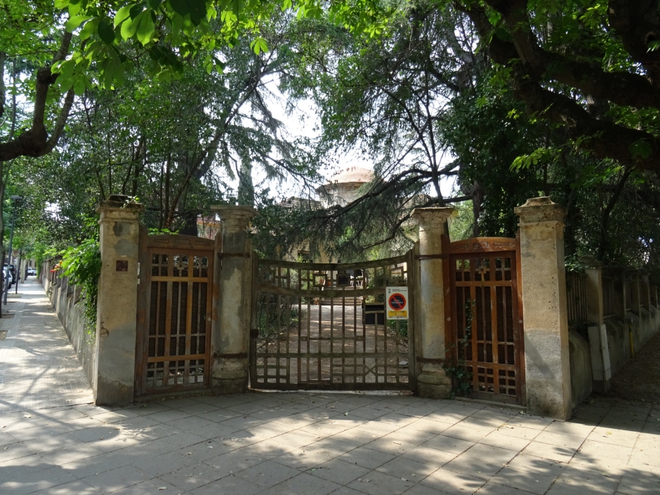 Cancell i tanca de la casa de Francesca Bracons.