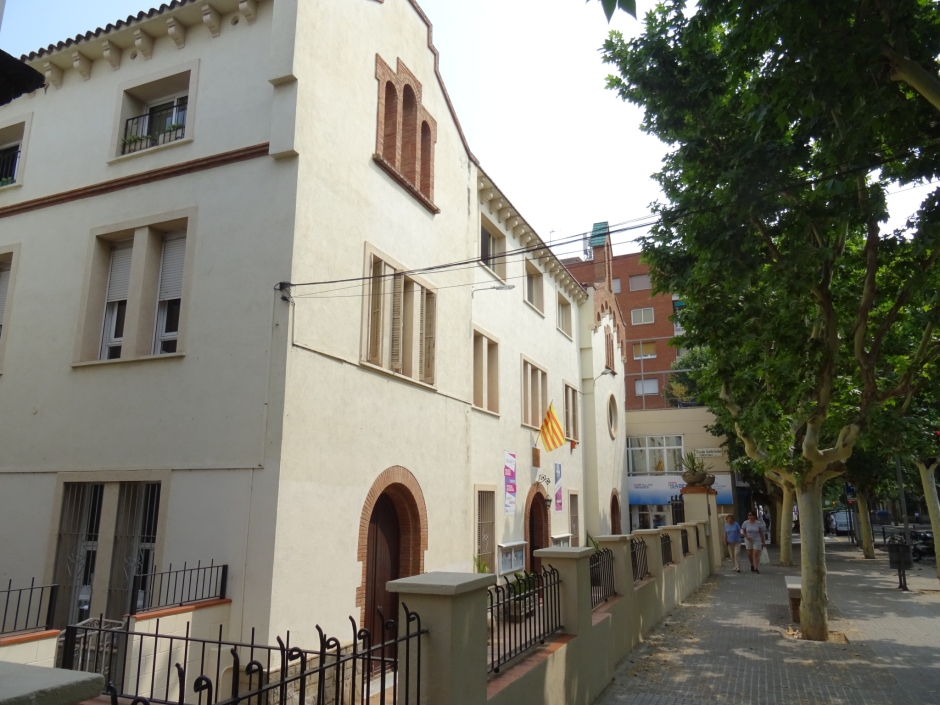 Façana del Col·legi Santa Isabel (Col·legi de les Monges Franciscanes).