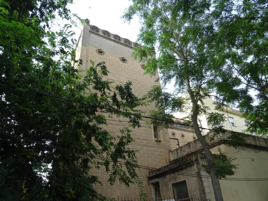 Façana lateral de la Casa Monès (Casa Mònaco).