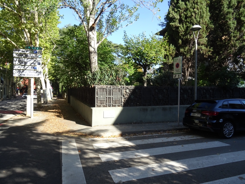 Tanca de l'avinguda de Gràcia números 15-17