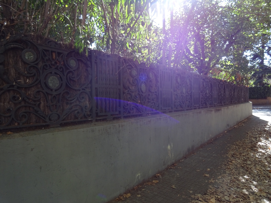 Tanca de l'avinguda de Gràcia números 15-17