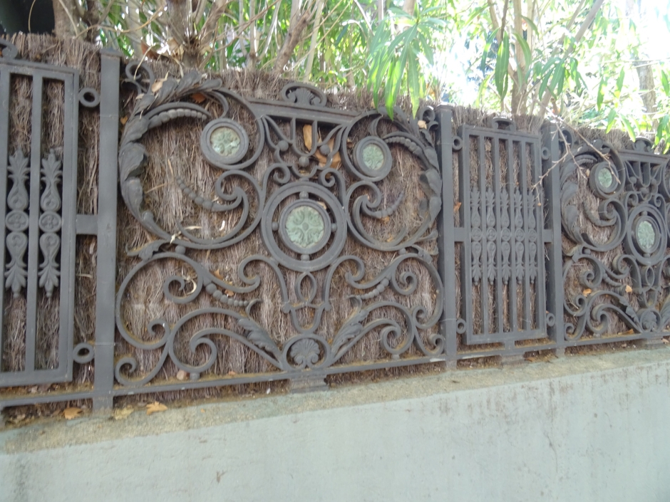 Tanca de l'avinguda de Gràcia números 15-17