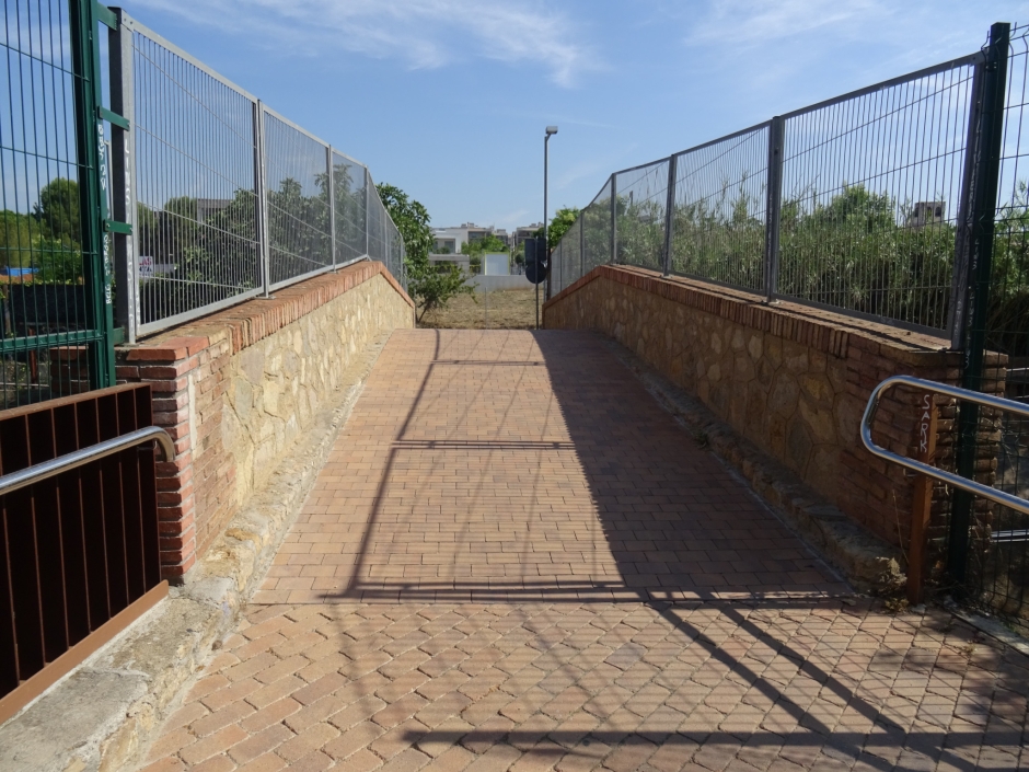 Pont sobre els FGC al camí de Can Gatxet