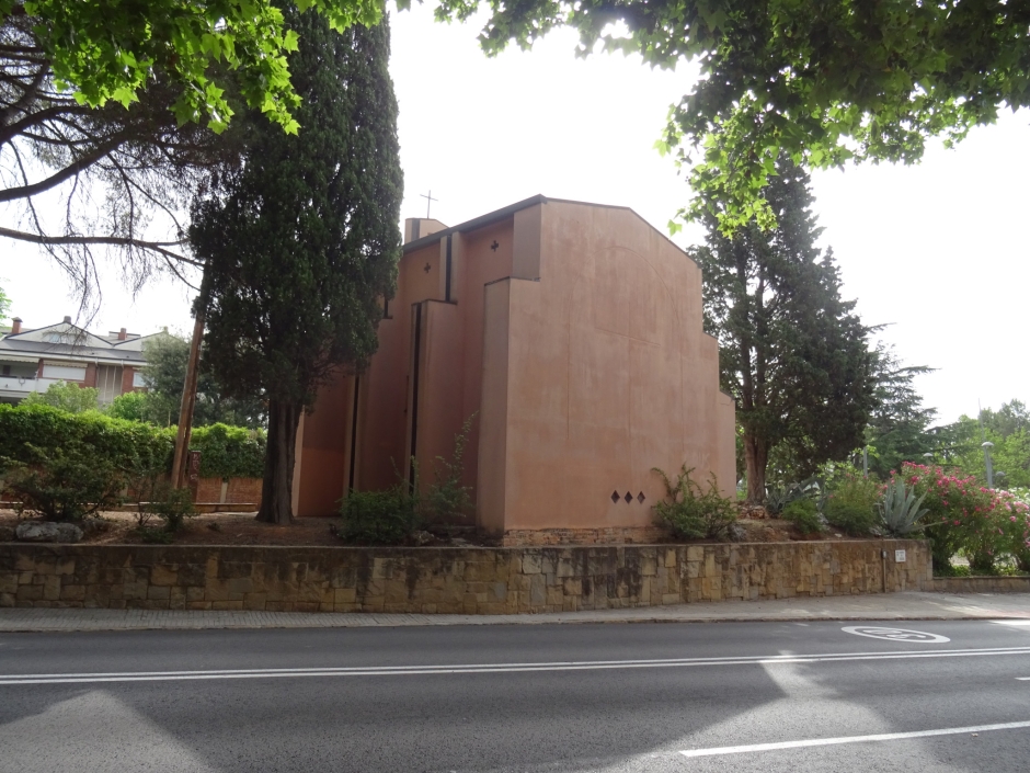 Part posterior de l'ermita del Sant Crist de Llaceres.